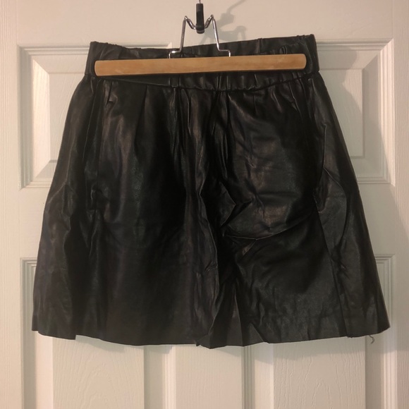 Aritzia Wilfred Free faux leather skirt - Picture 1 of 4